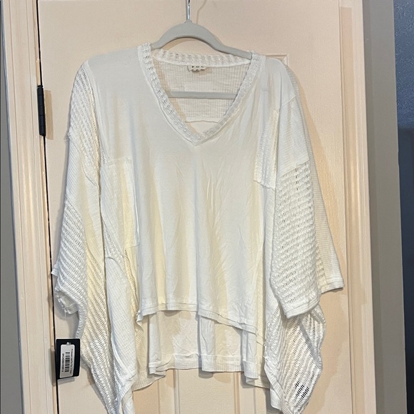 POL Ivory V-Neck Top - Sz S NWT - Picture 1 of 6